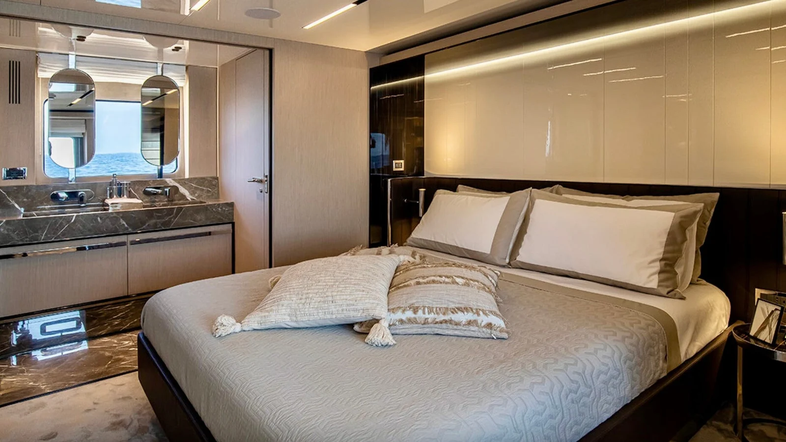Cranchi 67 Settantotto - photo 17 yacht charter Cannes