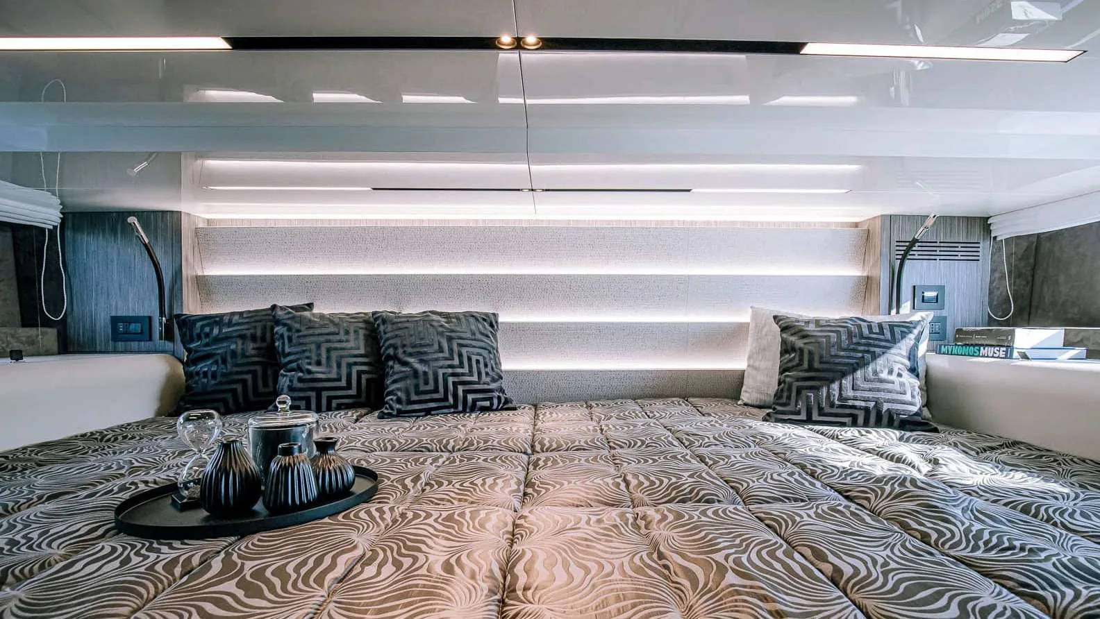Cranchi A46 - photo 7 yacht charter Cannes