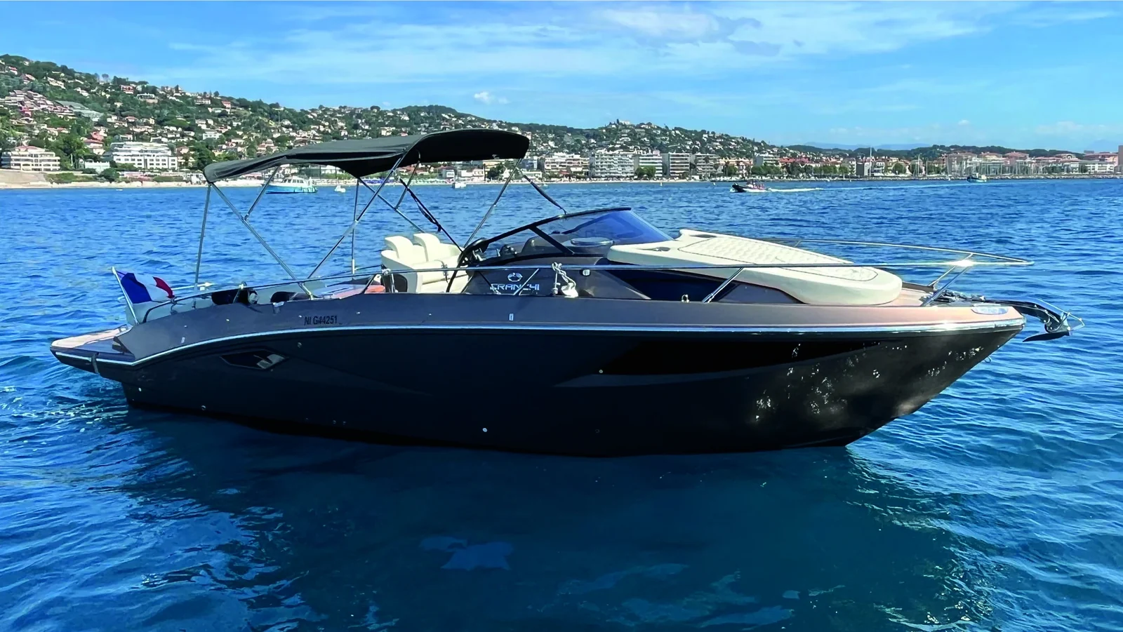 Cranchi E30 Endurance - photo 2 yacht charter Cannes