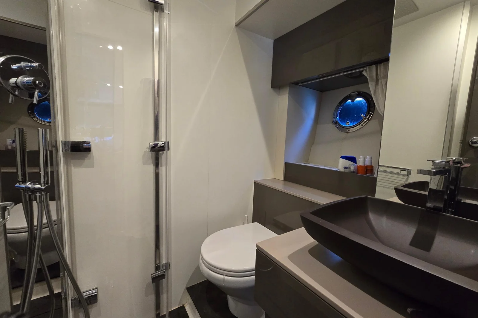 Cranchi M44 HT - photo 11 yacht charter Cannes
