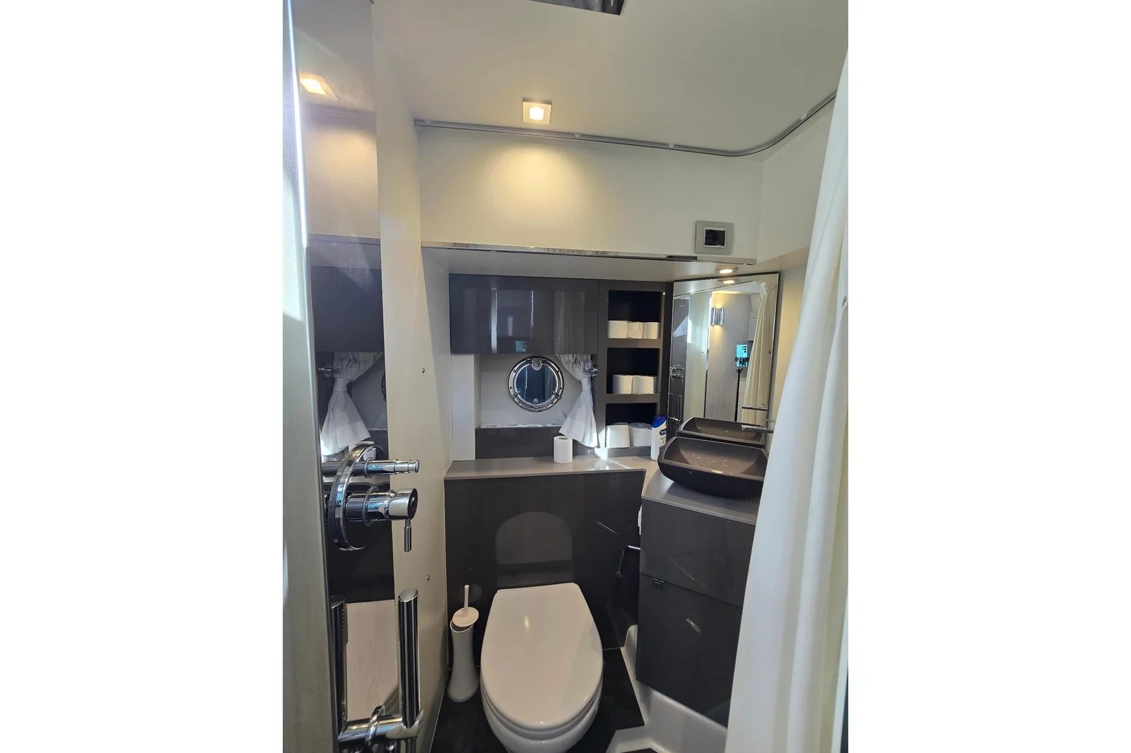 Cranchi M44 HT - photo 14 yacht charter Cannes