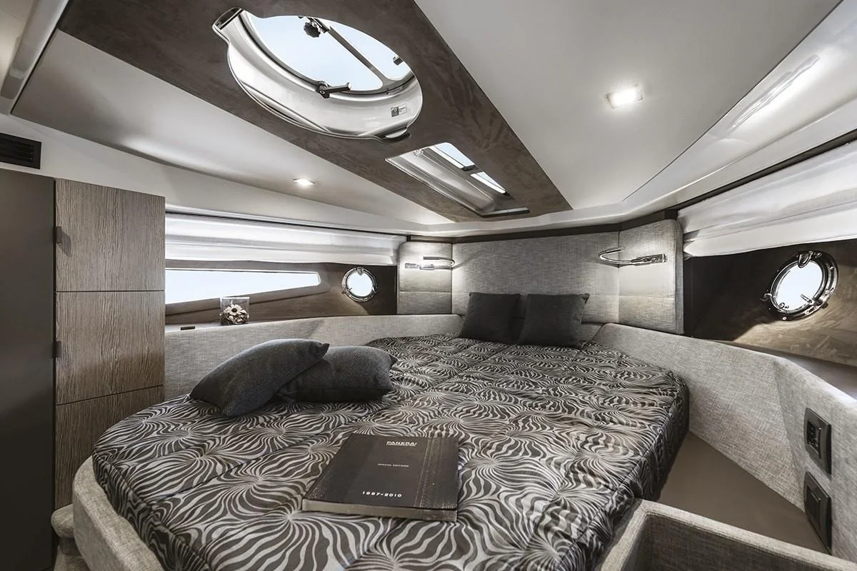 Cranchi M44 HT - photo 19 yacht charter Cannes
