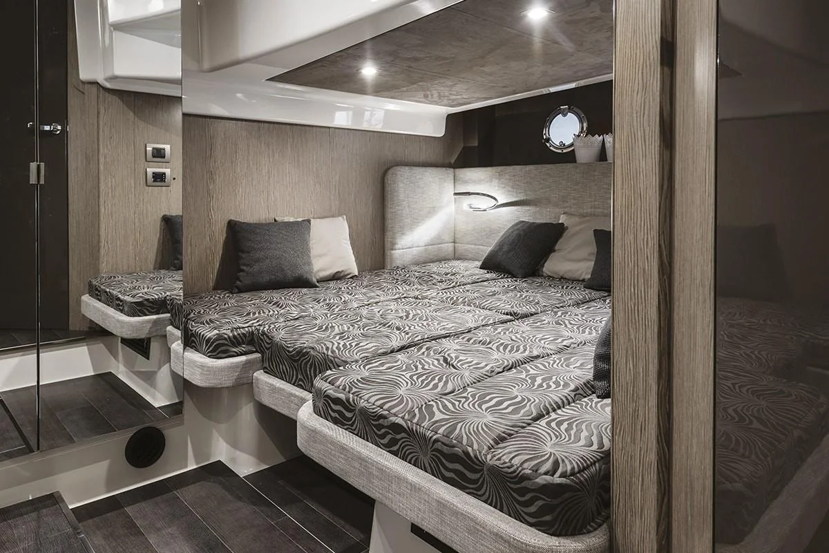 Cranchi M44 HT - photo 22 yacht charter Cannes