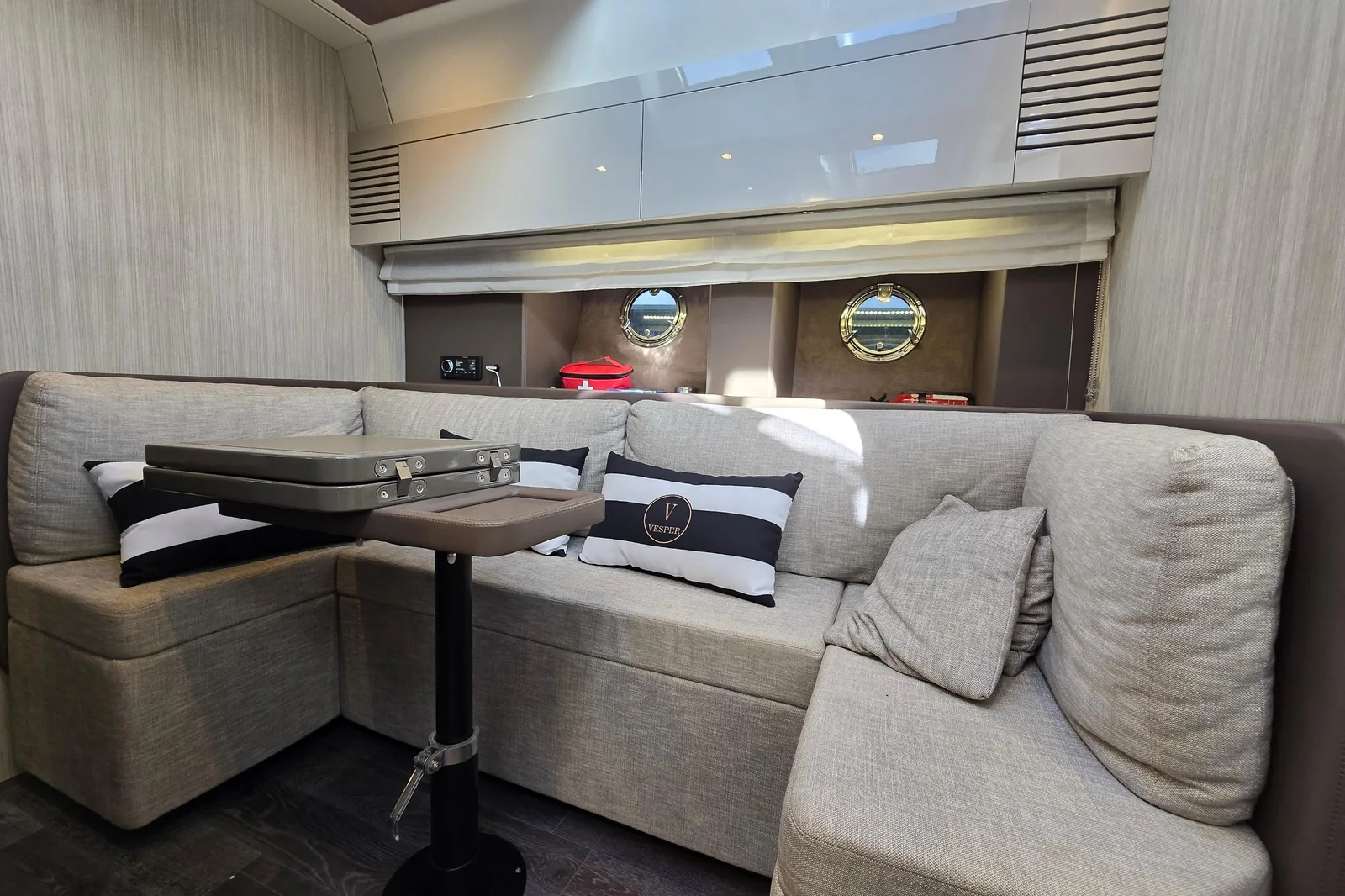 Cranchi M44 HT - photo 23 yacht charter Cannes