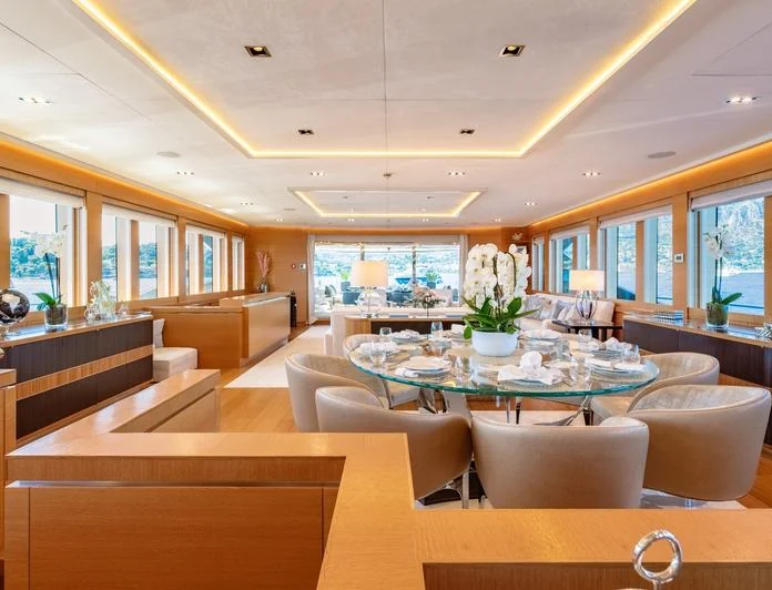 DB9 - photo 4, DB9 yacht charter