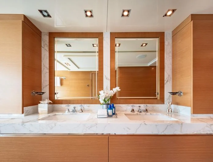 DB9 - photo 6, DB9 yacht charter
