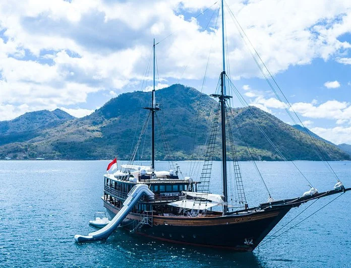 DUNIA BARU - photo 1, DUNIA BARU yacht charter