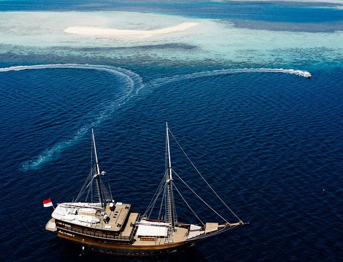 DUNIA BARU - photo 12, DUNIA BARU yacht charter