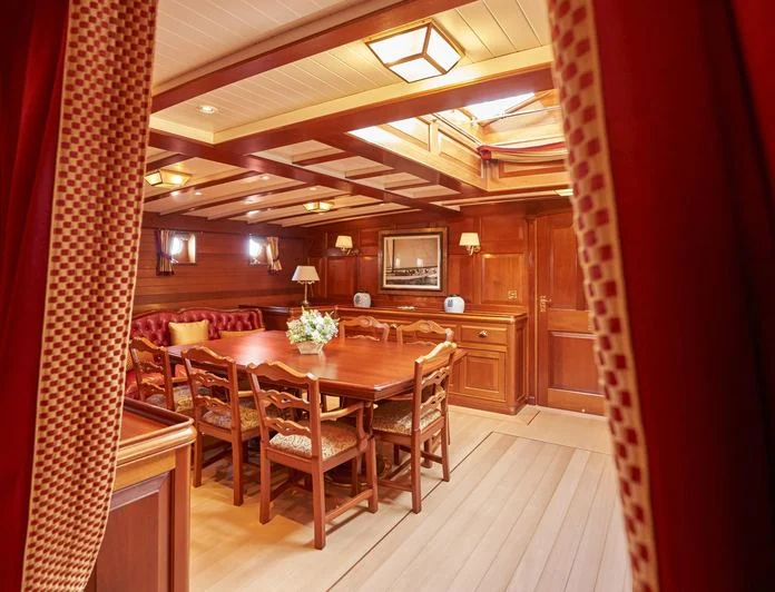 ELENA OF LONDON - photo 3, ELENA OF LONDON yacht charter