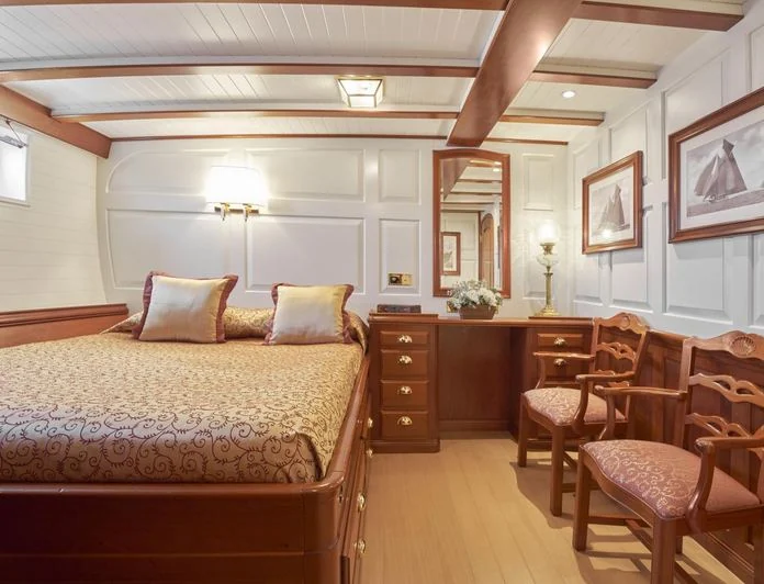 ELENA OF LONDON - photo 4, ELENA OF LONDON yacht charter
