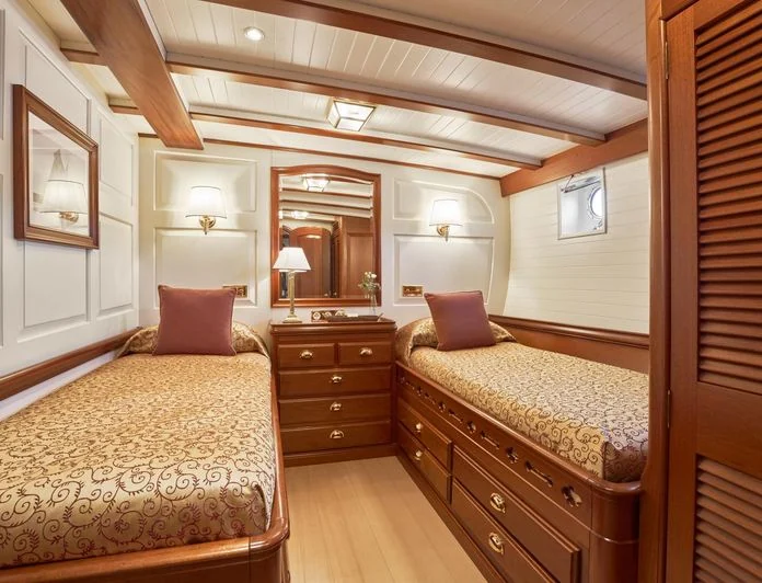 ELENA OF LONDON - photo 7, ELENA OF LONDON yacht charter
