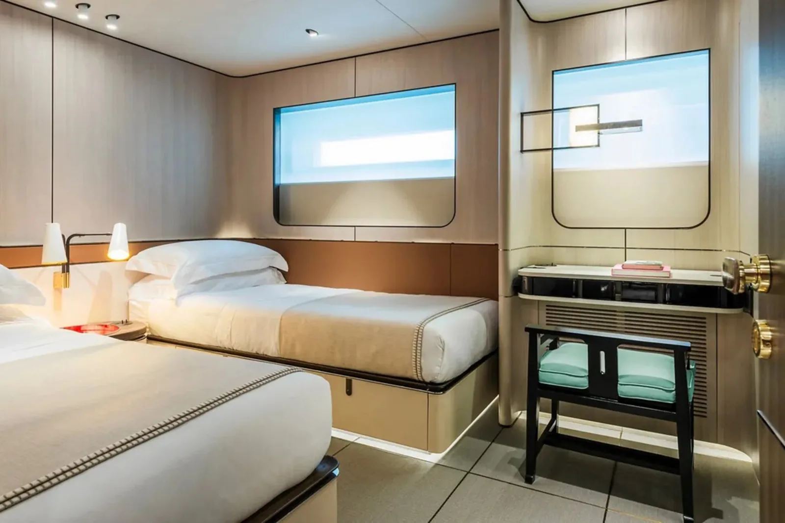 ENDEAVOUR 2 - photo 11 yacht charter Cannes