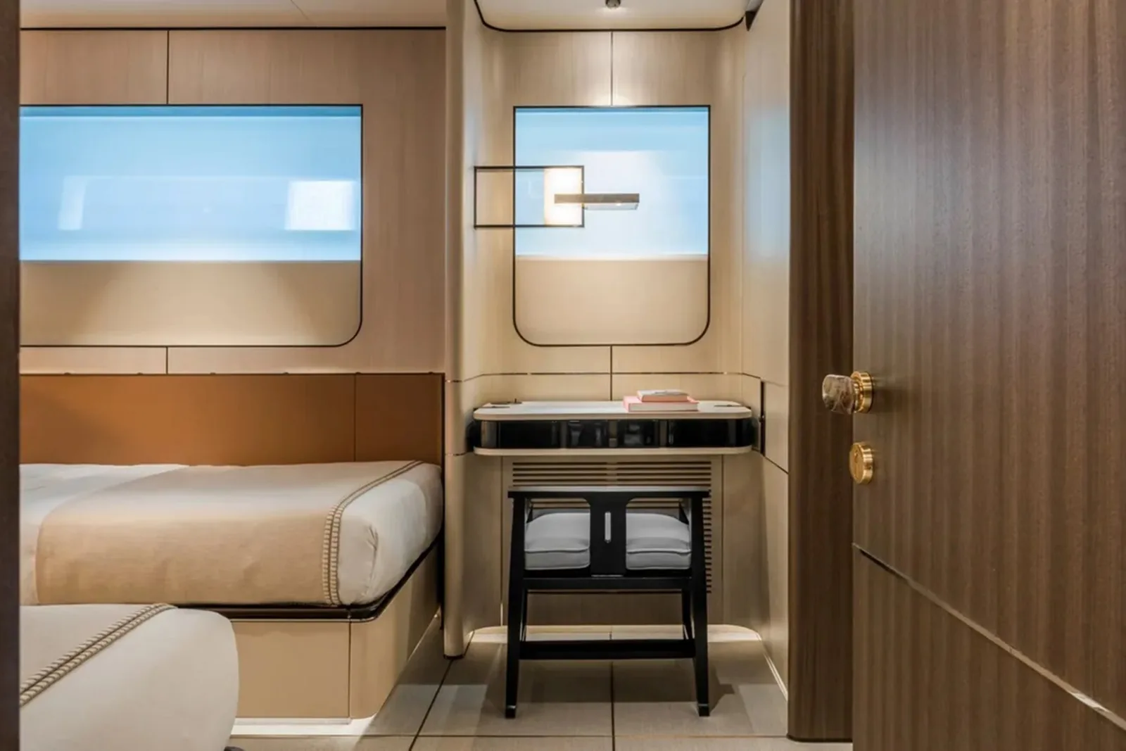 ENDEAVOUR 2 - photo 12 yacht charter Cannes