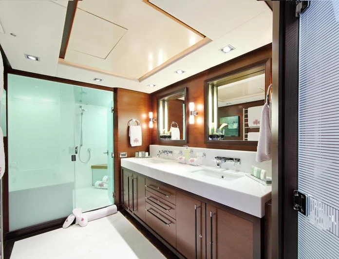 FAVOURITE CHILD - photo 4, FAVOURITE CHILD yacht charter