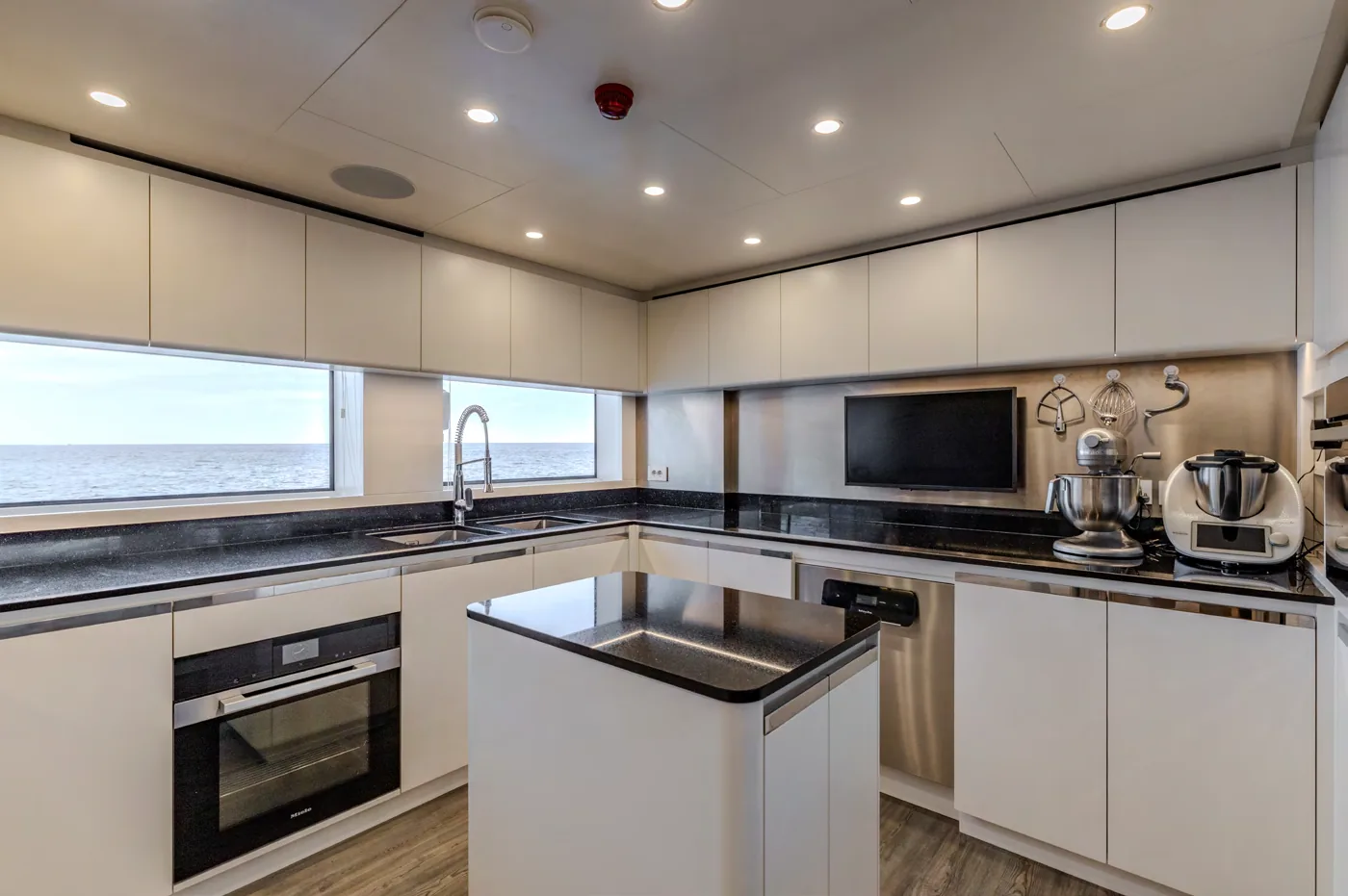 Felicita - photo 12 yacht charter Cannes