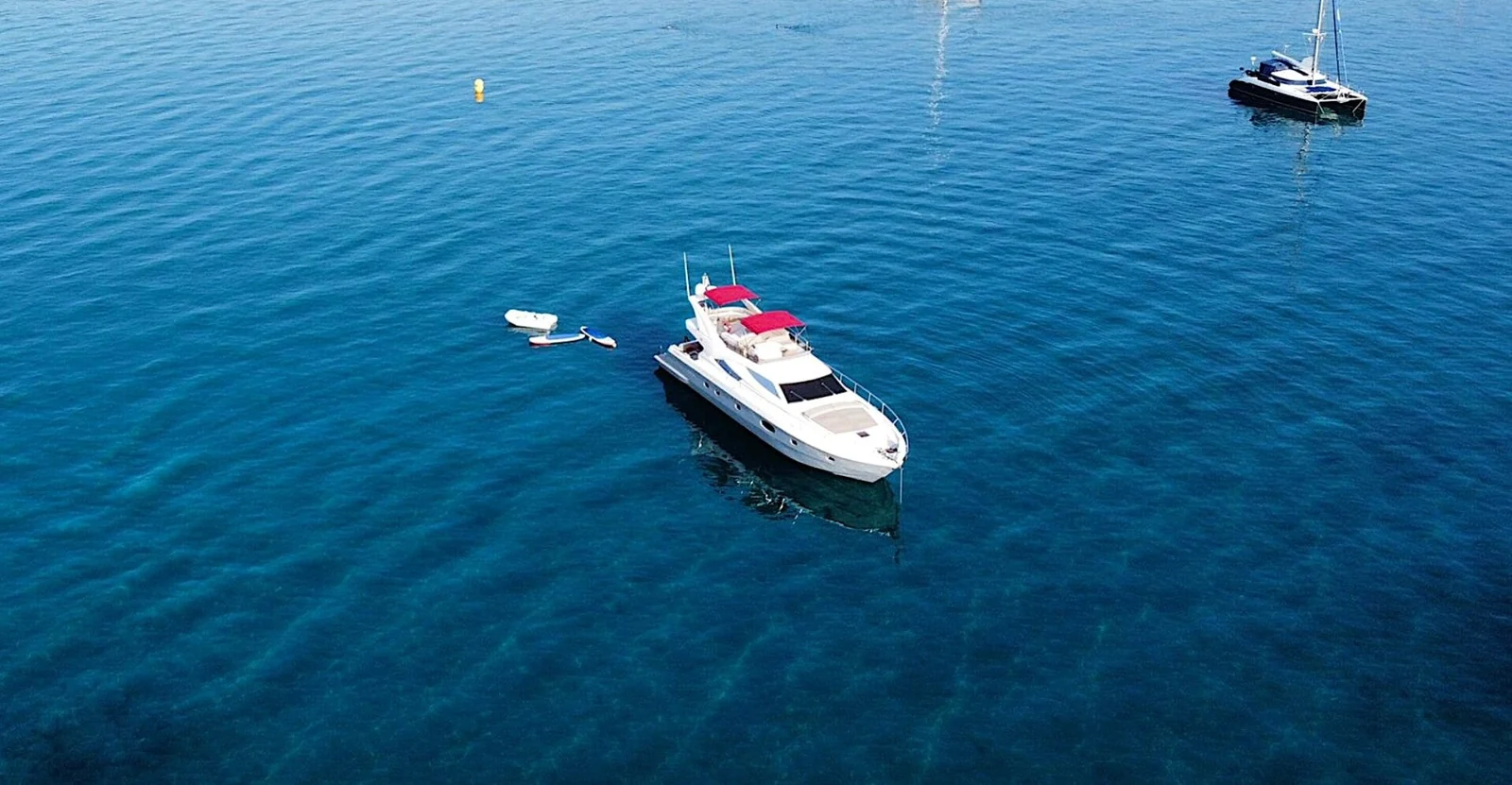 Ferretti 620 - photo 2 yacht charter Cannes