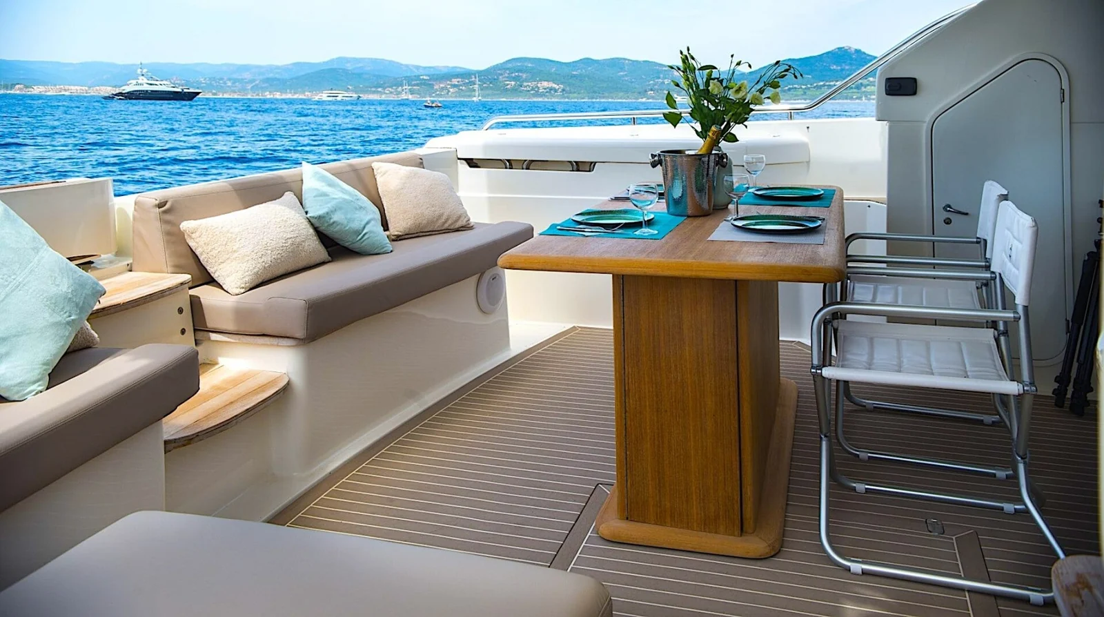 Ferretti 620 - photo 6 yacht charter Cannes