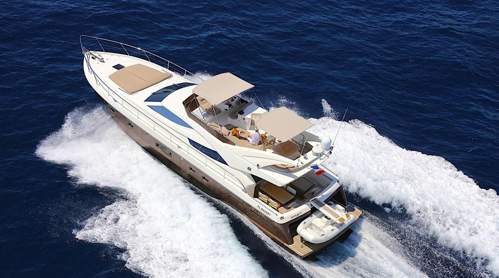 Ferretti 620 - photo 11 yacht charter Cannes