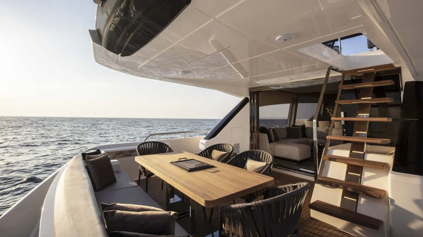 Ferretti 720 (Breeze) - photo 13 yacht charter Cannes