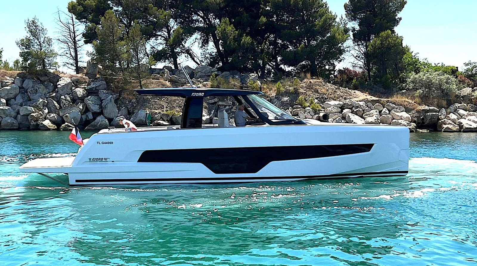 Fjord 41 XL - photo 8 yacht charter Cannes