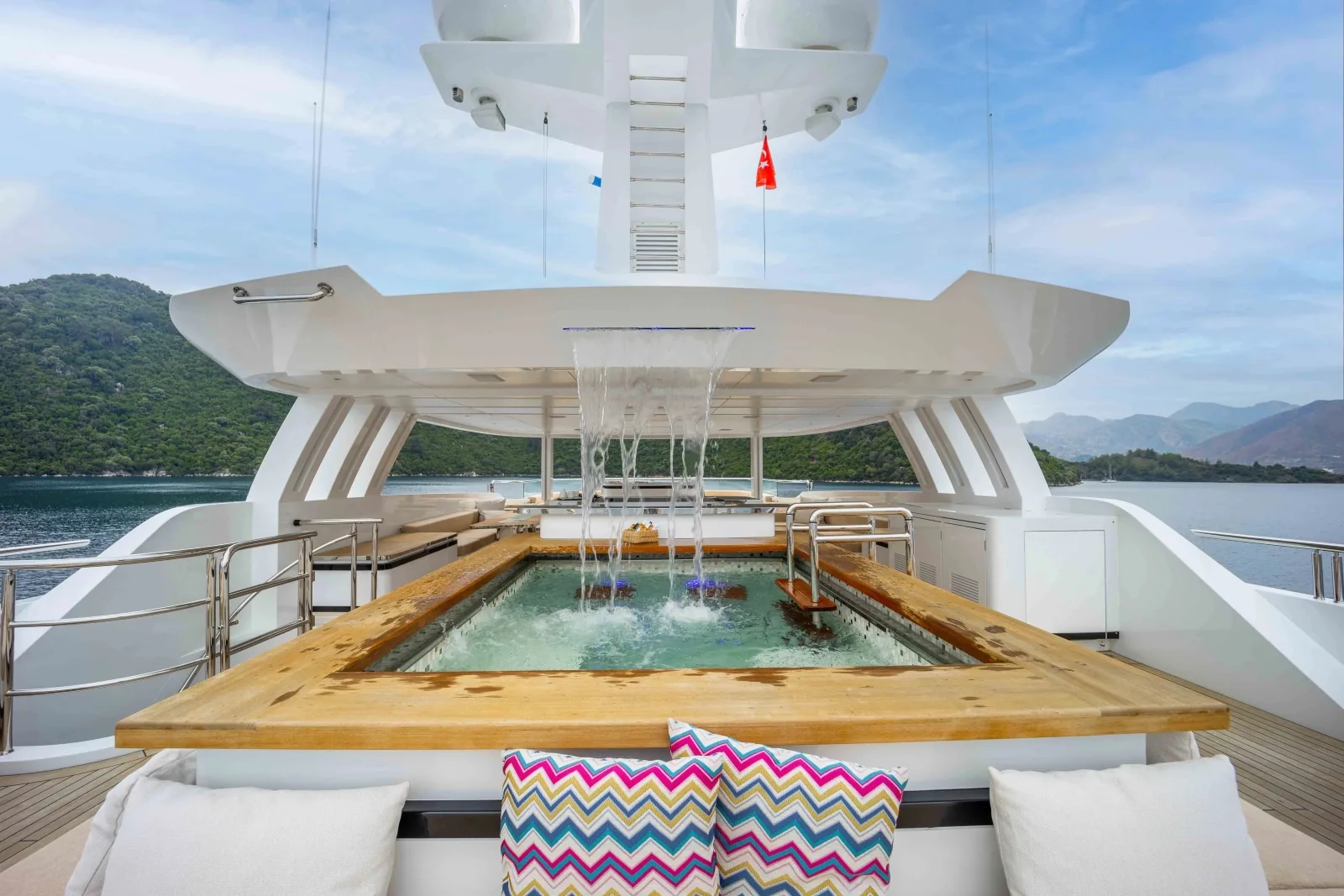 FORTUNA - photo 7 yacht charter Cannes