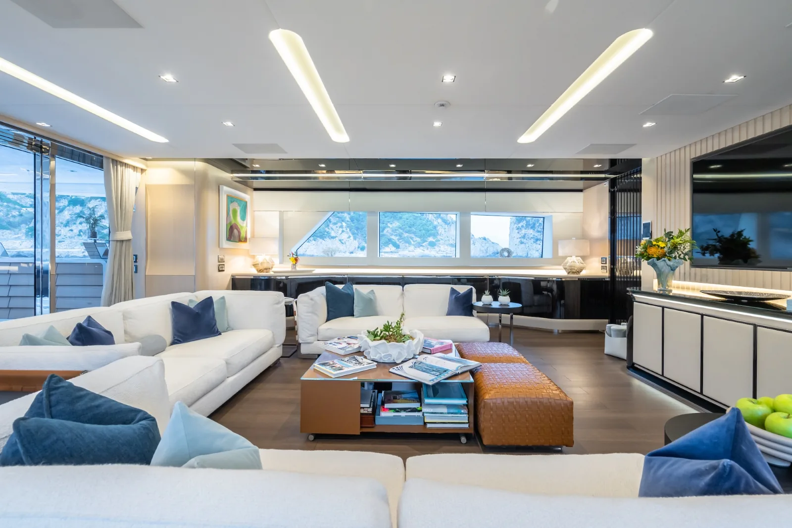 HALARA - photo 14 yacht charter Cannes