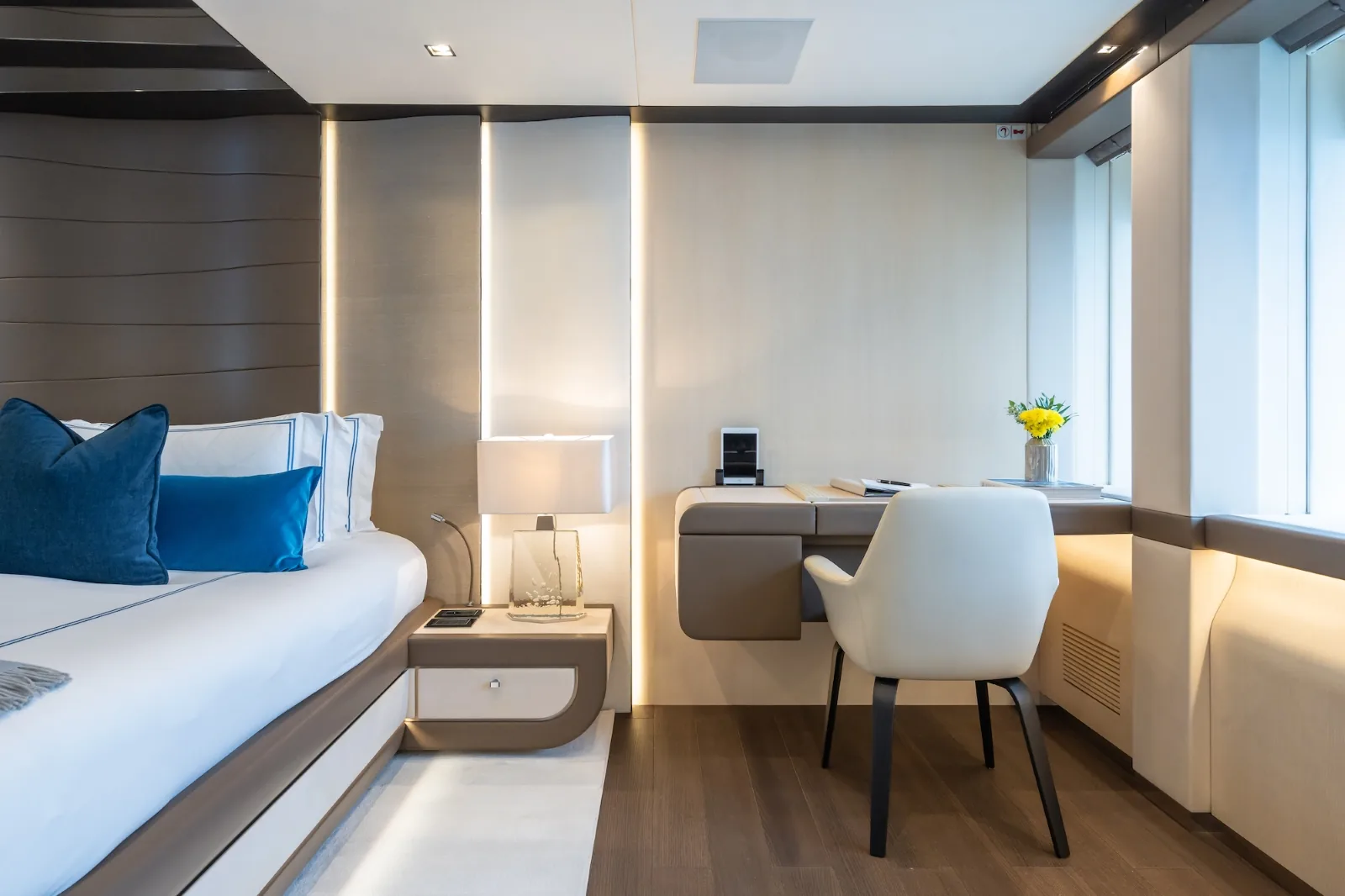 HALARA - photo 15 yacht charter Cannes