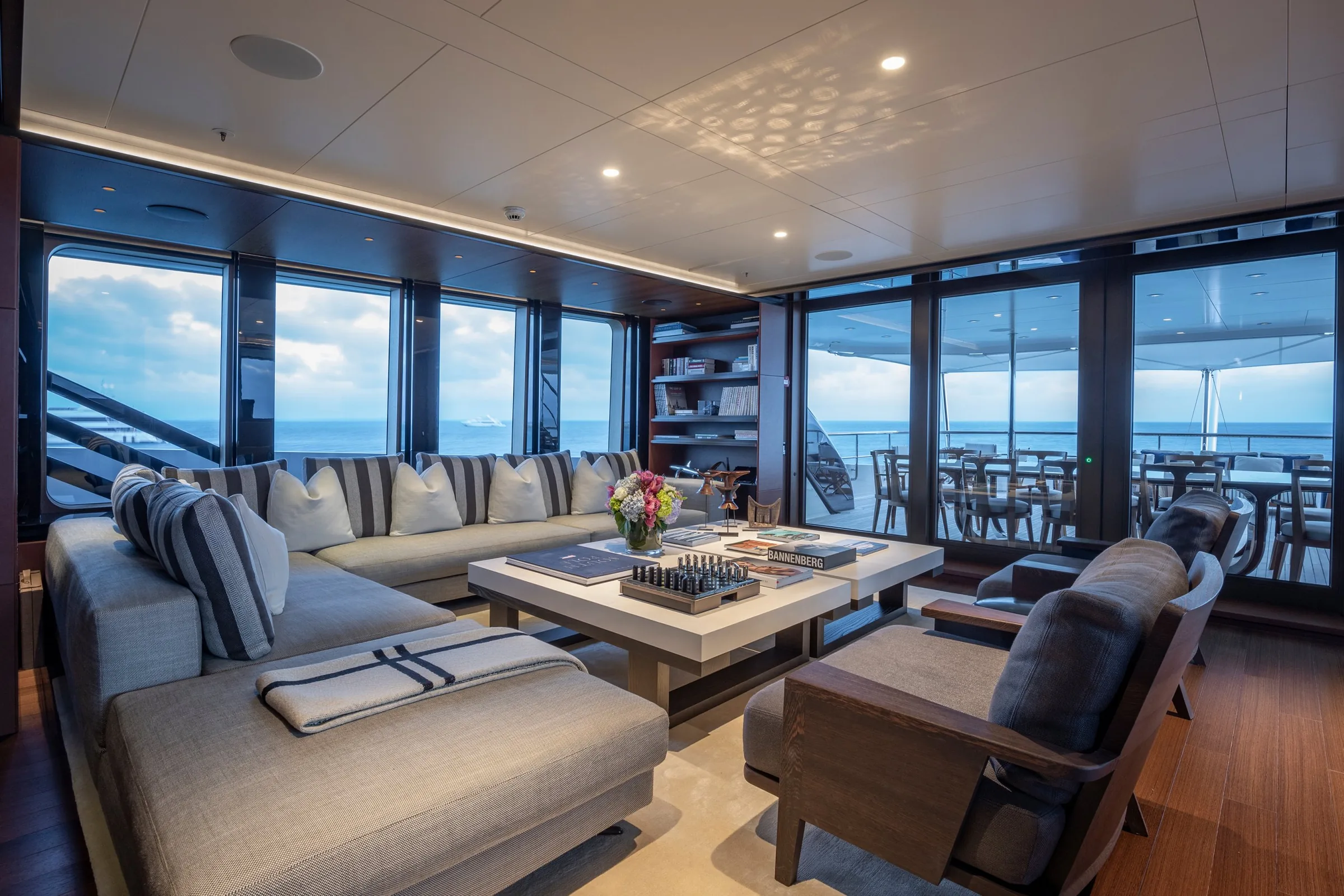 HALO - photo 5 yacht charter Cannes
