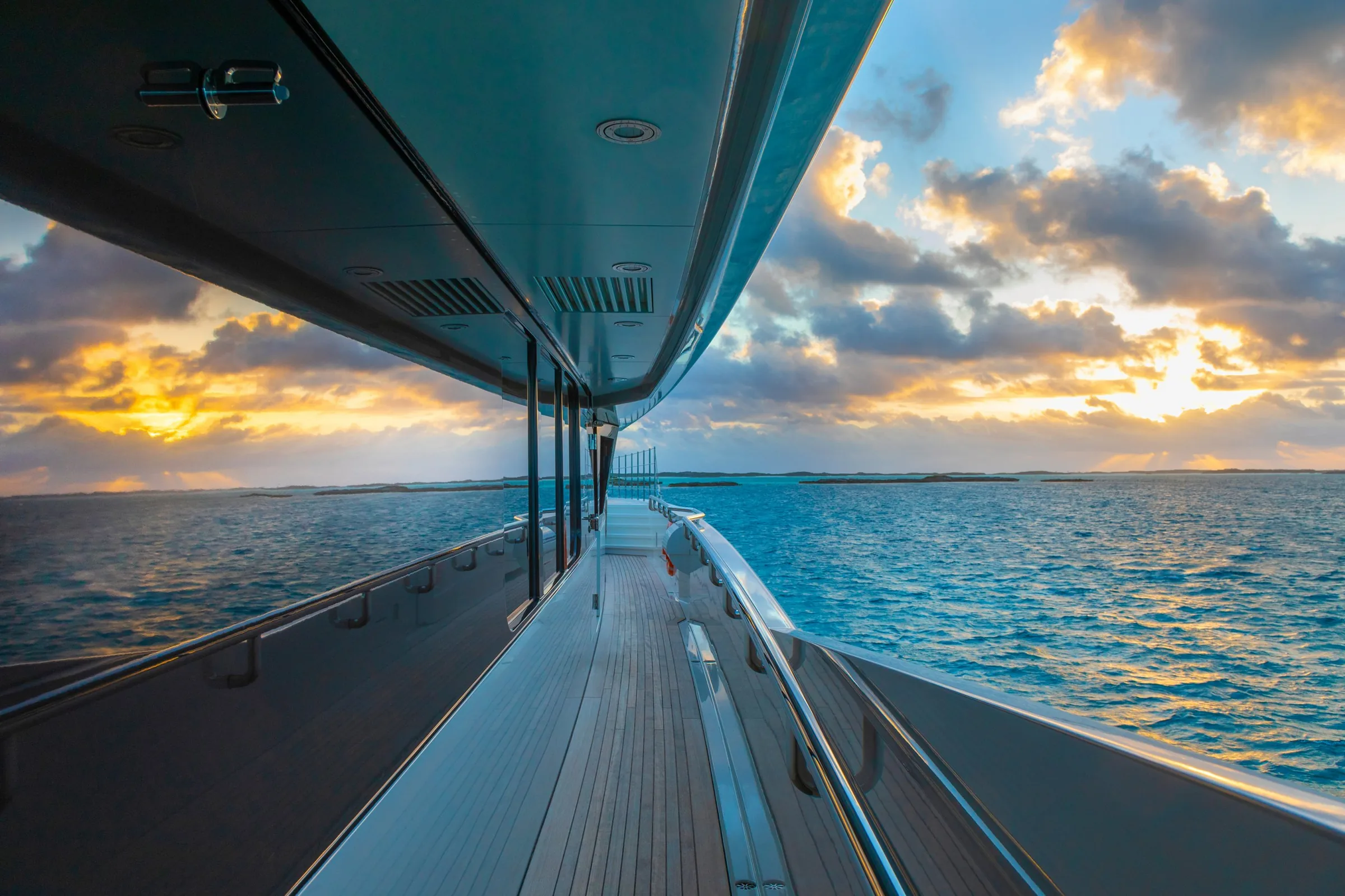 HALO - photo 19 yacht charter Cannes