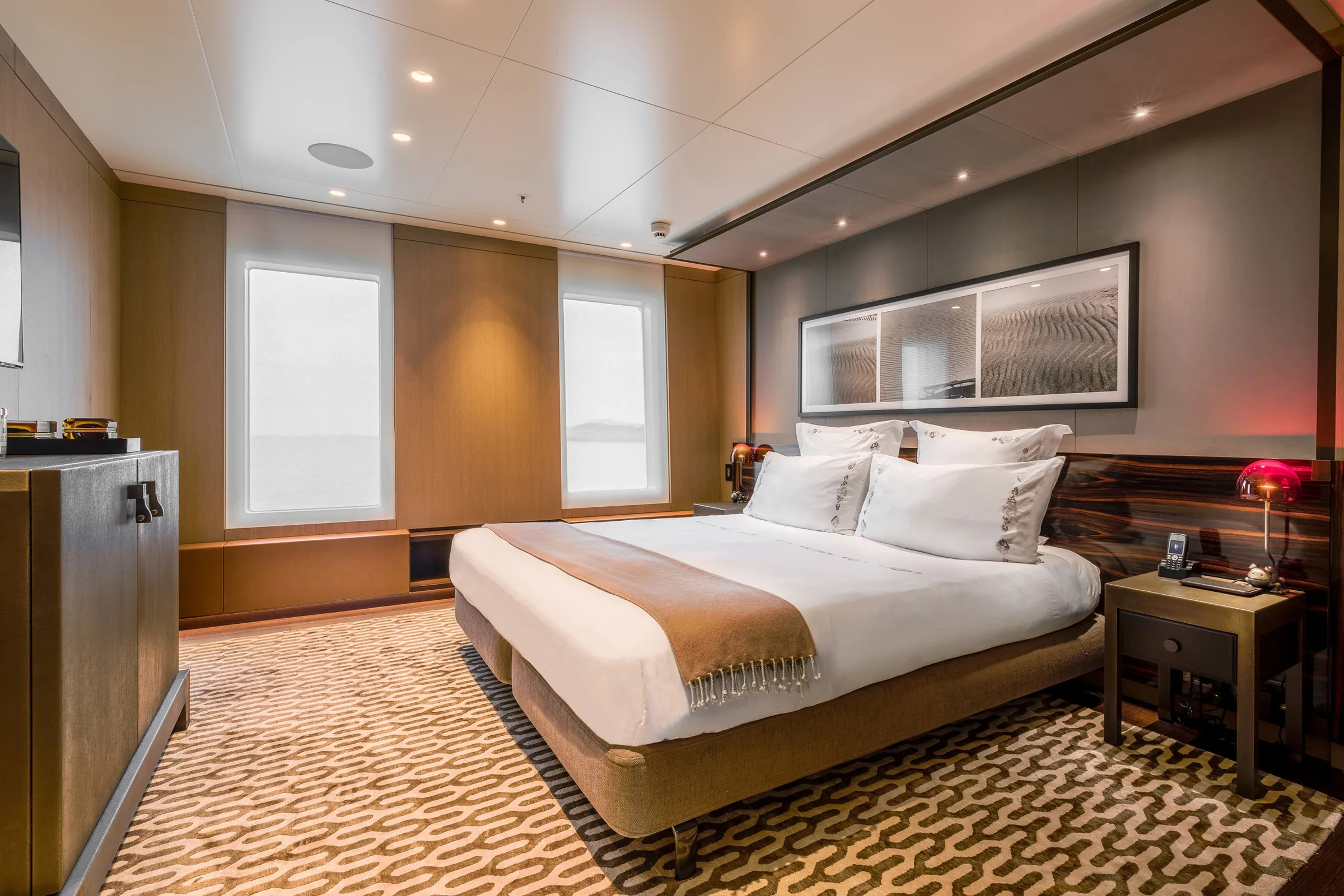 HALO - photo 32 yacht charter Cannes