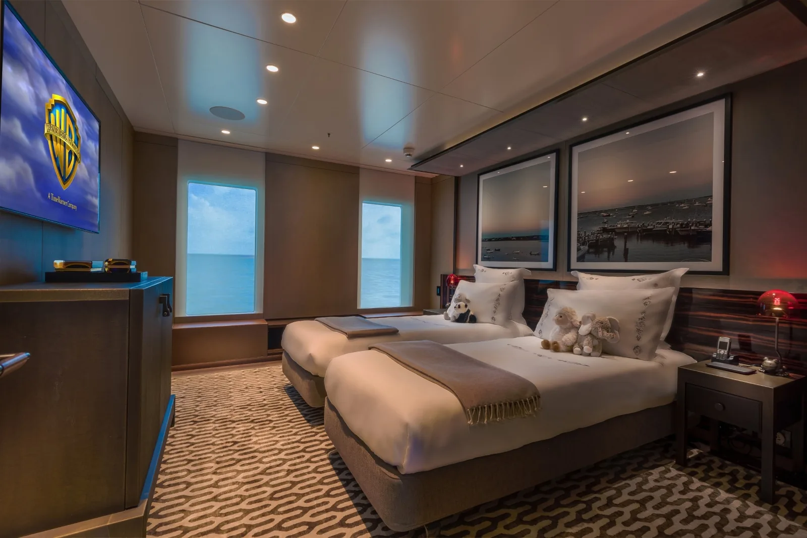 HALO - photo 33 yacht charter Cannes