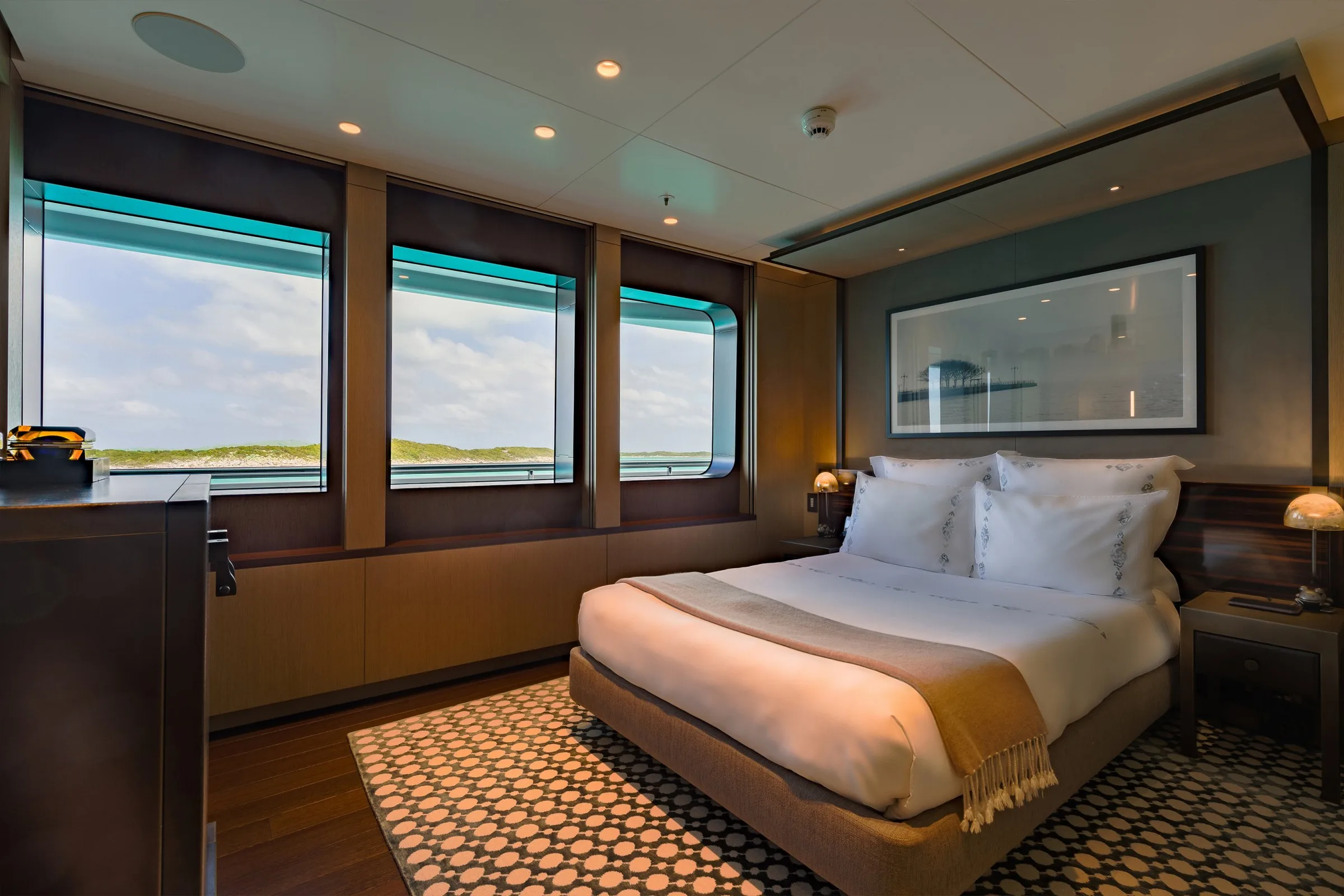 HALO - photo 35 yacht charter Cannes