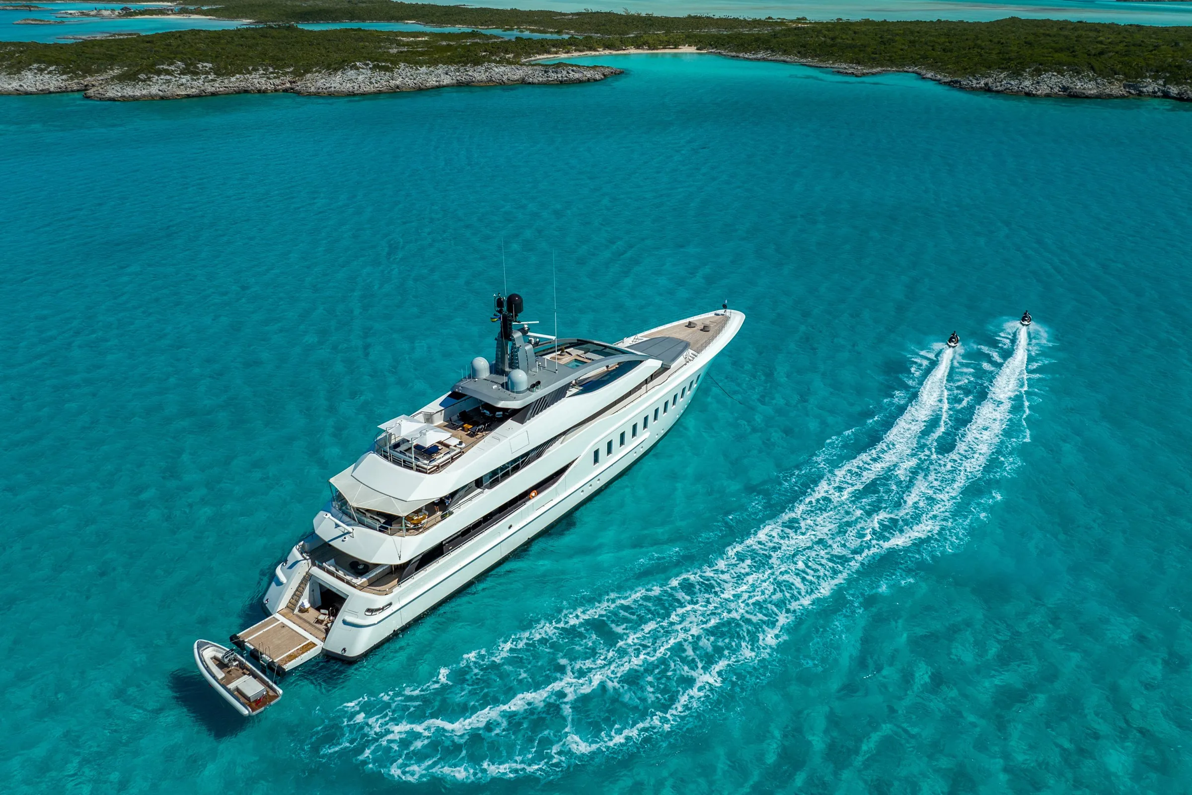HALO - photo 37 yacht charter Cannes