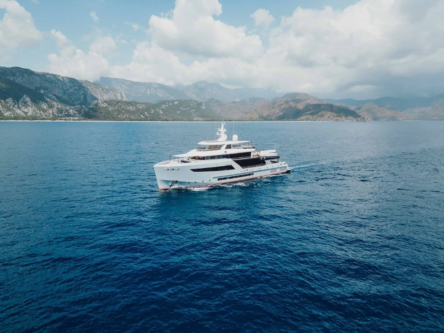 HEEUS - photo 1 yacht charter Cannes