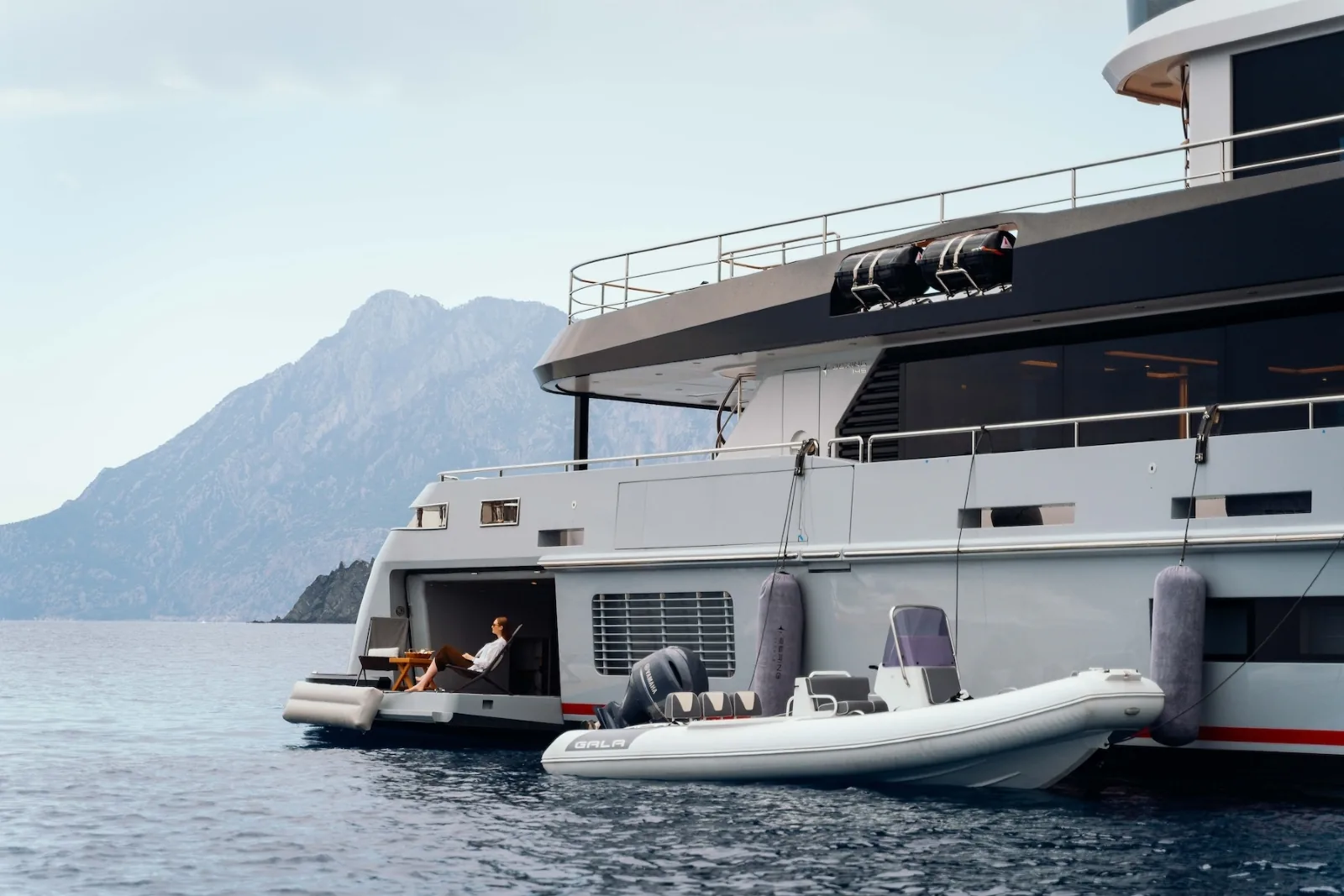 HEEUS - photo 12 yacht charter Cannes