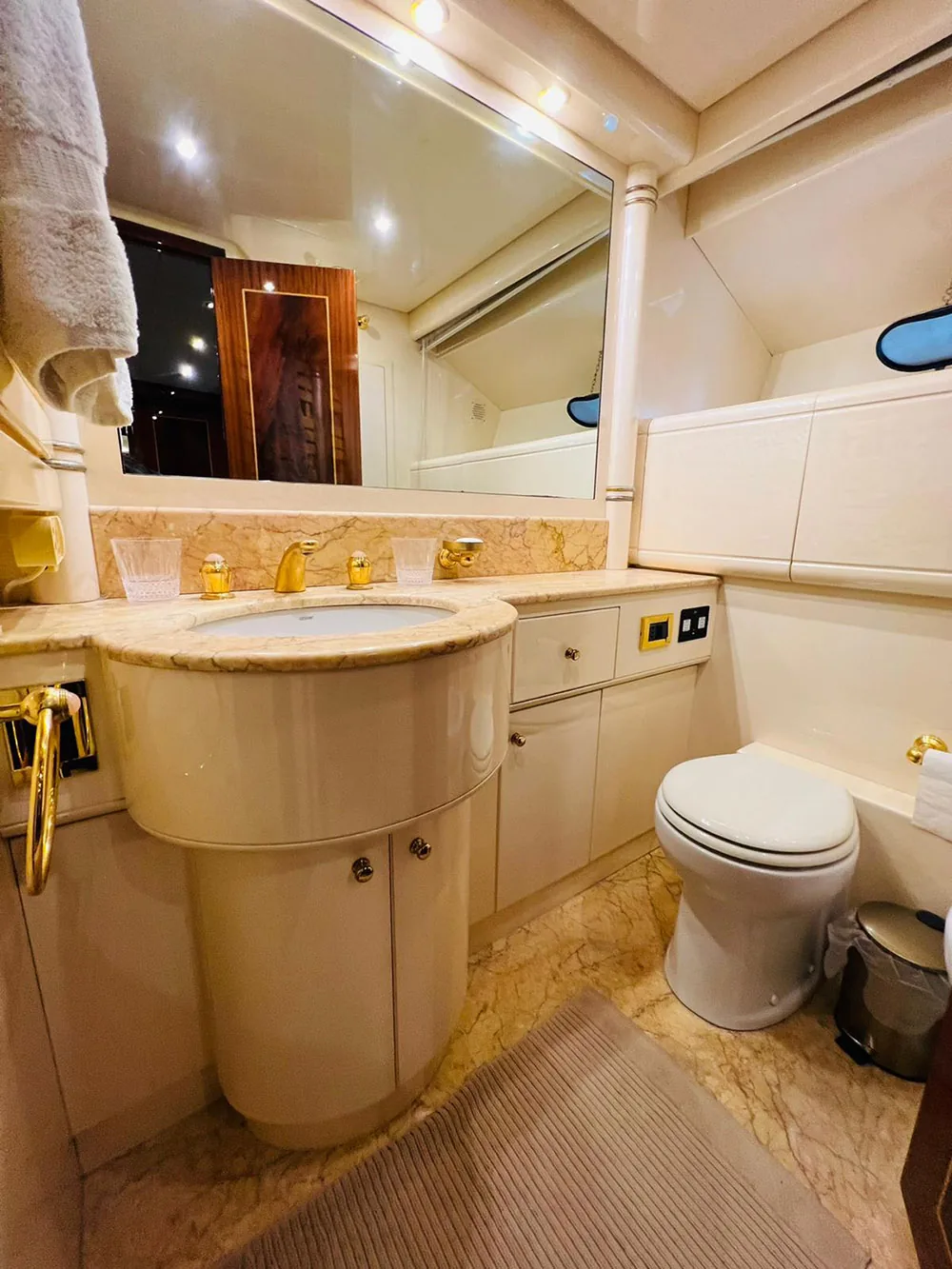 HELIOS - photo 20 yacht charter Cannes