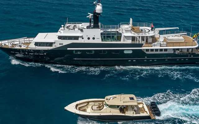 HIGHLANDER - classic yacht for week charter