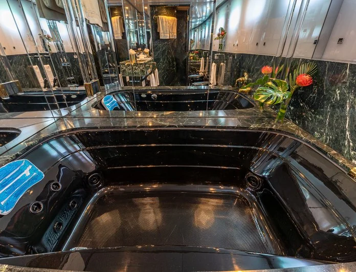 HIGHLANDER - photo 8, HIGHLANDER yacht charter