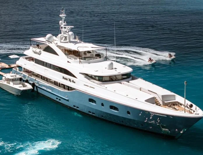 HOLDIN' MY OWN - photo 1, HOLDIN' MY OWN yacht charter