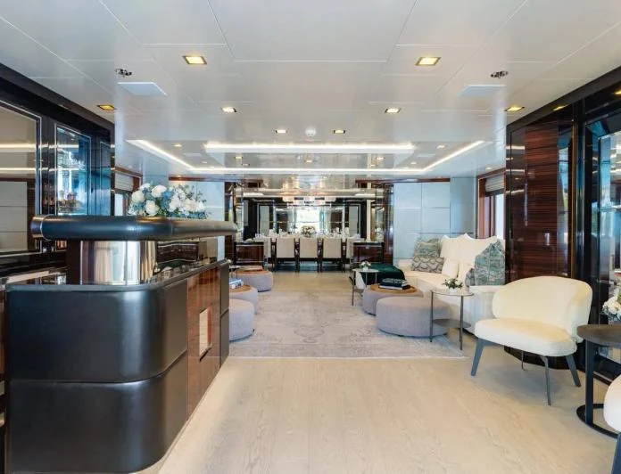 HOLDIN' MY OWN - photo 3, HOLDIN' MY OWN yacht charter