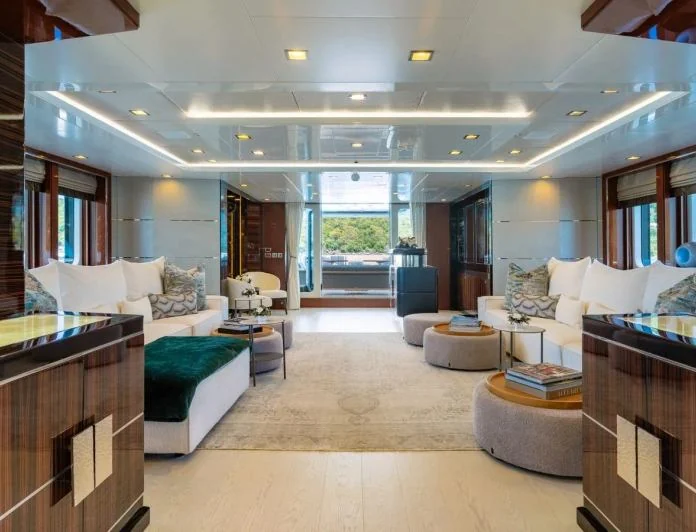 HOLDIN' MY OWN - photo 4, HOLDIN' MY OWN yacht charter