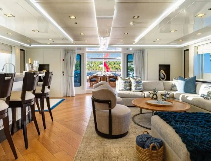HOLDIN' MY OWN - photo 11, HOLDIN' MY OWN yacht charter