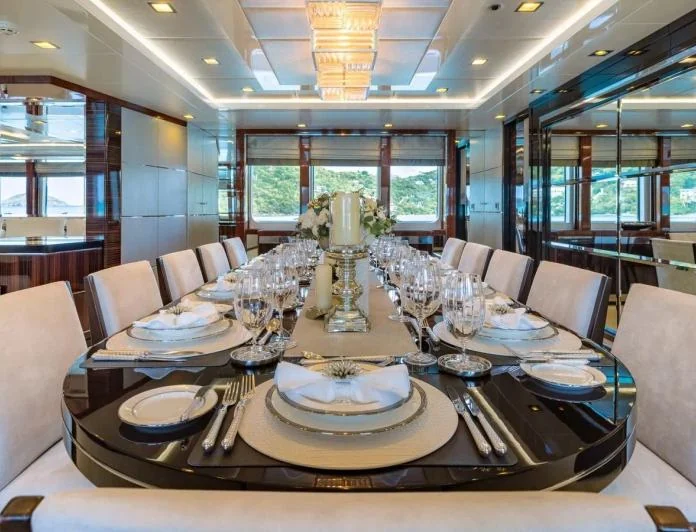 HOLDIN' MY OWN - photo 12, HOLDIN' MY OWN yacht charter