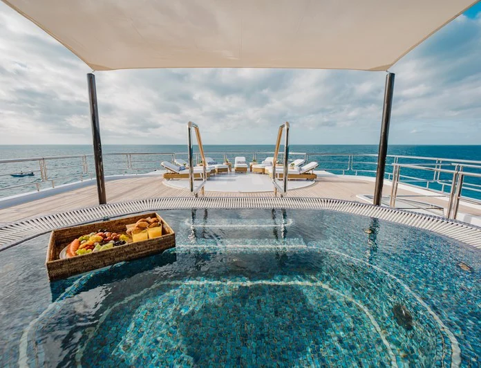 HUNTRESS - photo 18, HUNTRESS yacht charter