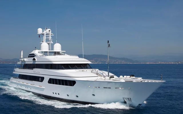 HURRICANE RUN - superyacht for week charter