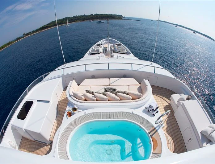 HURRICANE RUN - photo 12, HURRICANE RUN yacht charter