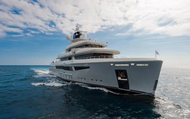 I NOVA - explorer for week charter