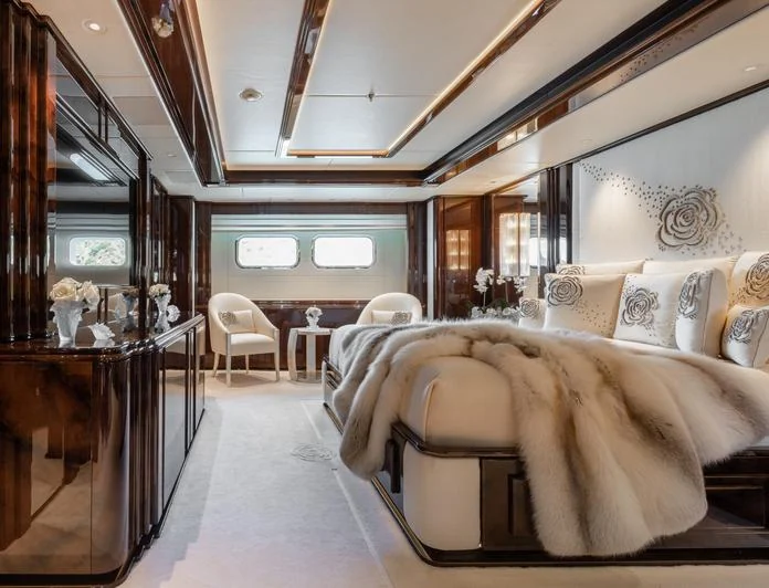 ILLUSION V - photo 9, ILLUSION V yacht charter