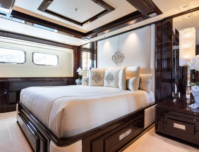 ILLUSION V - photo 10, ILLUSION V yacht charter