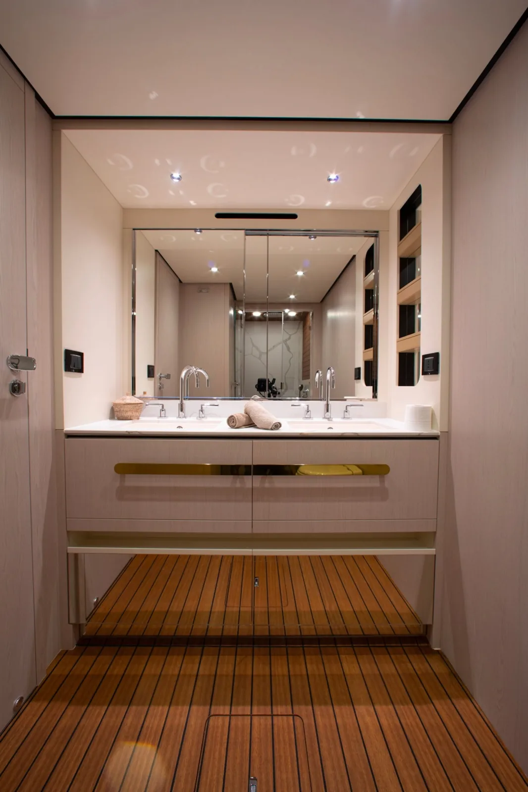 IMAGINE - photo 17 yacht charter Cannes